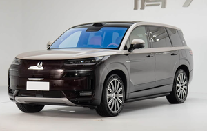 SUV hybride électrique 2024 à transmission intégrale, 4 places, système turbo, régulateur de vitesse adaptatif, Euro IV, transmission semi-automatique, panoramique 360° - Product Image 2