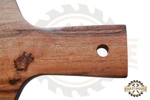Tabla de servir redonda de madera de acacia KHATI HOUSE, tabla de cortar y charcutería premium hecha a mano con asa - Product Image 3