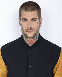 เสื้อแจ็กเก็ตเบสบอลของผู้ชายเสื้อแจ็กเก็ตสีดำผ้าขนสัตว์แขนหนังปักกำมะหยี่แบบสั่งทำสำหรับฤดูหนาว - Product Image 6