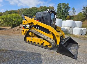 Cargadora Compacta CATERPILLAR 299D2 con Cabina EROPS, Calefacción y Aire Acondicionado, Pantalla Avanzada con Cámara, Sistema Hidráulico Auxiliar de Alto Flujo - Product Image 2