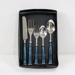 Fabrication de couteaux, fourchettes et cuillères faits à la main en acier inoxydable de haute qualité 4 pièces couverts ensemble de vaisselle 4 pièces - Product Image 2