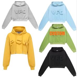 Sweat à capuche court en coton éponge français avec logo personnalisé pour femmes avec col à capuche Boxy brodé sur le devant en relief 3D - Product Image 3