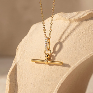สร้อยคอ Jeulia Andy Style Classic Gold Single Pave T-Bar ประดับเพชรซิร์คอนและมุก - Product Image 3