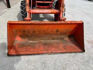 Tractor 2013 para M6060HD de 20 HP 4WD con Motor y Bomba - Duradero, Eficiente, Listo para Cualquier Terreno - Product Image 4