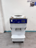 Machine professionnelle commerciale automatique verticale 150L/H pour la fabrication de gelato et de crème glacée dure, idéale pour les artisans italiens et la production de crème glacée en lots avec sirop.
