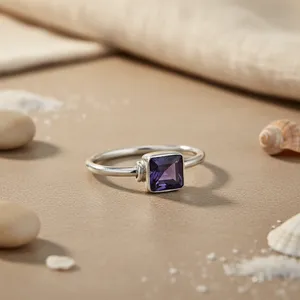 Bague en argent 925 pour femme avec saphir, sertissage géométrique, bijou classique pour fiançailles et anniversaire - Product Image 3