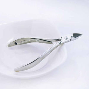 Cortauñas Ergonómico de Acero Inoxidable con Hoja Curva y Abertura Ancha para Cutículas, Profesional para Manicura y Pedicura, Personalizable - Product Image 2