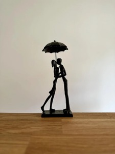 รูปปั้นโลหะคู่สไตล์โมเดิร์นดีไซน์นามธรรมที่เป็นเอกลักษณ์สำหรับการตกแต่งโต๊ะในโรงแรมและที่บ้าน - Product Image 6