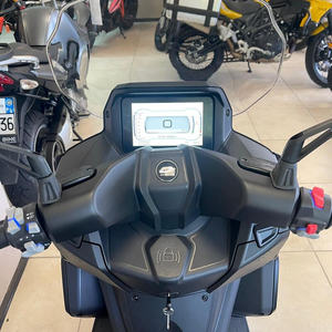 Motocicletas de Calle QJ FORT 4.0, Producto Versátil - Product Image 3