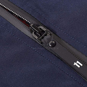 แจ็คเก็ตบอมเบอร์กันลมมีซิปสำหรับผู้ชายสำหรับฤดูหนาวน้ำหนักเบาปกติมีสไตล์ไซส์ใหญ่พิเศษโลโก้ด้านหน้าขายดี - Product Image 3