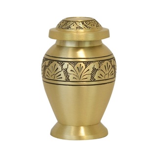 Golden Angel Mini Urn Love Charms Opción nuevo diseño metal recuerdo urnas humanas - Product Image 1