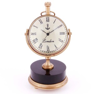 Horloge de table en laiton antique moderne avec logo d'entreprise personnalisé Horloge de bureau à quartz faite à la main - Product Image 3