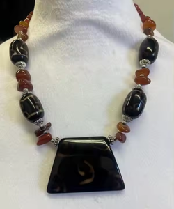 Collar con Colgante de Cuerno de Búfalo con Diseño de Mariposa de Alta Calidad, Pulido Natural, Hecho a Mano, Joyería para Mujer de Crescent Crafts - Product Image 4