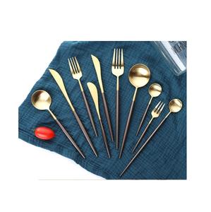 Couverts de mariage en acier inoxydable de qualité supérieure, plaqués or avec poignée design, ensemble cuillère et fourchette sûr et sain - Product Image 1