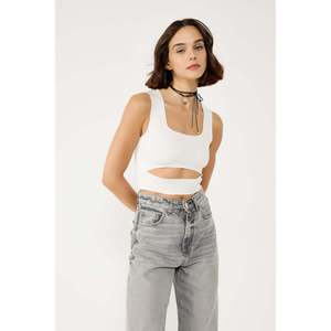 Blusa Casual de Malla Elástica con Detalle en la Ventana, Manga Caída y Logotipo Frontal - Product Image 2
