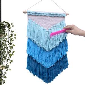 Tapiz de Pared de Macramé Azul Degradado Hecho a Mano al por Mayor con Borlas Grandes, Decoración Boho Chic para Guardería - Product Image 3