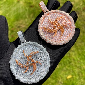 Collar con Colgante Redondo Grande de Moissanita Colorida con Espinas de Diamantes, Tendencia de Moda, Joyería para Hombre - Product Image 2