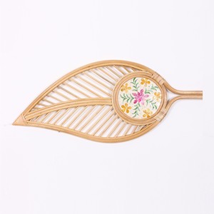 หวายตกแต่งผนังดีไซน์เป็นรูปใบไม้ประดับมุกติดผนังสไตล์วินเทจตกแต่งบ้านขายส่งจากเวียดนาม - Product Image 1