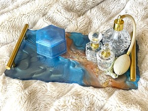 Organisateur compact de plateau de rangement de vanité en résine de Style ange de luxe pour pinceaux à parfum et plus encore pour commode ou décor de salle de bain - Product Image 2