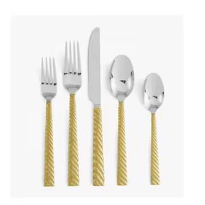 Lot de 4 couverts au design élégant pour la restauration Finition nickelée avec poignées en bois Vente élevée - Product Image 4