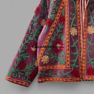 Veste en coton Suzani faite à la main en Inde, veste courte brodée à la main, veste unisexe, veste courte Suzani faite à la main - Product Image 3