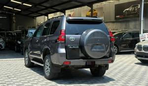 Toyota Land Cruiser Prado Boîte de vitesses manuelle automatique Moteur diesel 8L Conduite à gauche Voiture d'occasion à vendre - Product Image 3