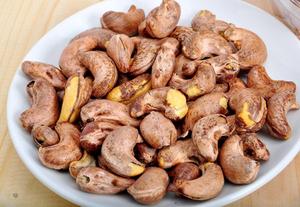 Vietnamese <b>Organic</b> <b>Salt</b>-Roasted Cashews With Shell Mildly Salty and Rich Flavor 12-Month Shelf Life Ready for Export - Product Image 6