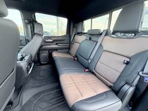 CHEVROLET SILVERADO 1500 HIGH COUNTRY 4WD 2024 d'occasion (conduite à gauche/droite) - Product Image 5