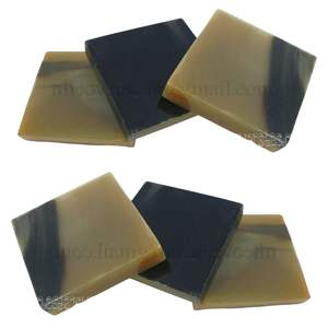 Petits blocs de corne de buffle polis et sculptés fabriqués à la main avec des motifs de style nautique et animal pour une utilisation décorative - Product Image 3