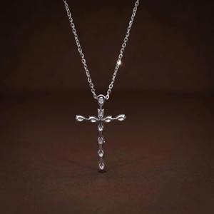 Nouveauté Collier pendentif en forme de croix en moissanite taille poire pour femmes avec bijoux en argent 925 pour femmes Cadeau de la Saint-Valentin - Product Image 4