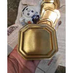 Plateau de garniture en métal à forte demande pour les installations de bar avec une finition de qualité supérieure et un design spacieux pour ranger facilement les garnitures de cocktail - Product Image 1