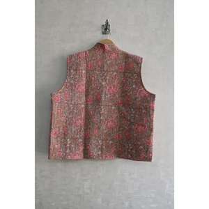 Gilet sans manches matelassé en coton écologique fait à la main, veste décontractée pour femmes, vêtements d'extérieur pour toutes les saisons, imprimé traditionnel en blocs, bouton - Product Image 4