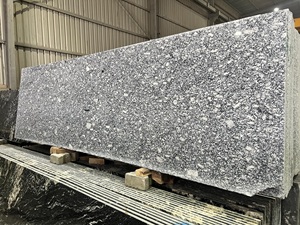 N Dalle de granit gris fumée de qualité à l'exportation Finition de surface en bloc poli moderne pour comptoirs de cuisine Décoration de salle de bain - Product Image 2