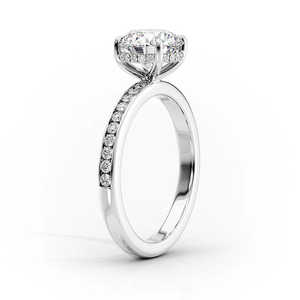 Anillo de Compromiso y Matrimonio de Plata 925 con Moissanita de Corte Ovalado en Engaste Canal Elegante - Product Image 1