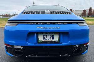 Porsche 911 Carrera 4S Coupé Twin-Turbo Flat-6 d'occasion propre, modèle 2022 - Product Image 2