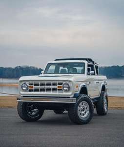 Bronco Clásico Moderno Usado Confiable de Origen Estadounidense, Gasolina, Manual, en Venta - Product Image 2