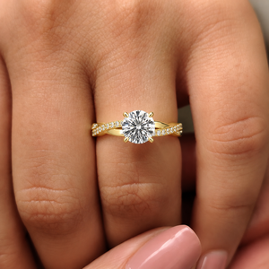 Anillo de Compromiso Solitario con Diamante Cultivado en Laboratorio de 1.0ct, Oro Amarillo de 14K, Diseño Redondo Trenzado, Regalo de Aniversario, Proveedor de Joyería al por Mayor Personalizada - Product Image 2