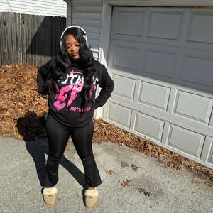 Pulls à capuche sans ficelle vintage à impression personnalisée avec logo ensembles unisexes pantalons de survêtement évasés et ensemble de survêtements à capuche - Product Image 2