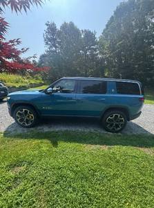 Certificado usado 2023 Rivian R1S Adventure Edition Quaad Motor AWD, paquete de Batería grande, azul Riivian - Product Image 3