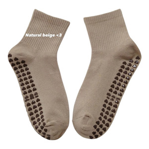 ODM Color neutro diseño minimalista algodón Pilates Yoga calcetines mujeres antideslizante Crew Plaid secado rápido absorbente de sudor uso diario - Product Image 3