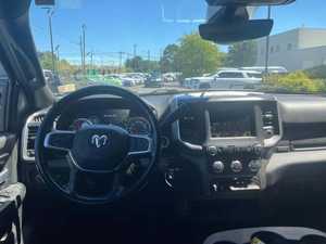 清洁整备二手 2024 款 3500 Big Horn Crew Cab LB <span class=keywords><strong>DRW</strong></span> 4WD 柴油自动变速箱皮卡 布质座椅 导航系统 遥控启动 天窗 - Product Image 5