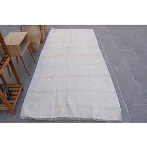 พรมวินเทจสไตล์ตุรกี ขนาด 4.1x9 ฟุต พรมลายดอกไม้สีขาวชมพู - Product Image 1