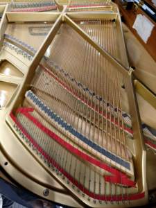 Piano de cola Kawai RX-2MR en excelentes condiciones, entrega rápida, acabado original y elegante, teclas suaves, de segunda mano - Product Image 6