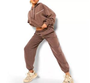 Nuova Collezione: Tuta da Jogging in Cotone Felpato di Alta Qualità, Set 2 Pezzi con Logo Personalizzato, Crea la Tua Tuta Sportiva per Donna - Product Image 5