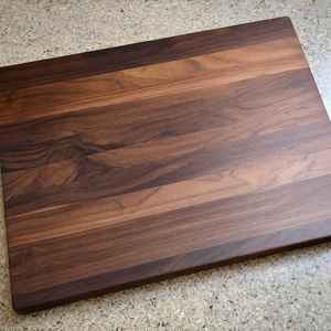 Meilleure planche à découper rectangulaire en bois avec poignée de 12mm d'épaisseur, durable et durable, passe au lave-vaisselle - Product Image 1