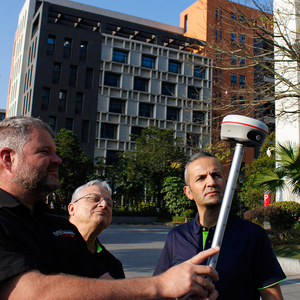 เครื่องรับสัญญาณ RTK GNSS สำหรับการวางตำแหน่งภาพทางวิทยุสื่อสาร 1698 ช่องสัญญาณ แบบฐานและแบบเคลื่อนที่ สำหรับการสำรวจแบบ 3 มิติ และการวางตำแหน่งแบบ Stakeout ด้วย GPS - Product Image 4