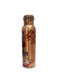 Poignée Conception Bouteille d'eau en cuivre Avantages élevés pour le bien-être Bouteille en cuivre Meilleure expérience pour la santé à un prix abordable à vendre - Product Image 4