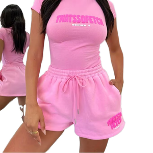 Conjunto de Top Corto Rosa y Pantalones Cortos a Juego para Mujer Thatssofetch, Tejido Ecológico con Serigrafía, Ropa Urbana 100% - Product Image 1