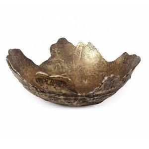 Cuenco central de metal martillado de gran venta con bordes esculpidos Cuenco decorativo moderno hecho a mano disponible a precio mayorista - Product Image 4