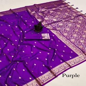Sari en soie pure Banarasi VASTRA COTTAGE avec un motif Zari entièrement tissé, un pallu riche et un chemisier en soie assorti à contraste doux - Product Image 5
